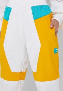 Reebok Gigi Hadid Sweatpants -Fit Mode Shop 3 zoom desktop 150