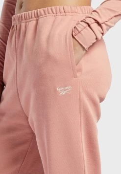 Reebok Classics Wide Cozy Sweatpants 10 Reebok Classics Wide Cozy Sweatpants -Fit Mode Shop 3 zoom desktop 152