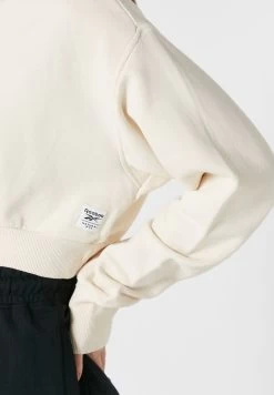 Reebok Classics Cropped Hoodie -Fit Mode Shop 3 zoom desktop 260