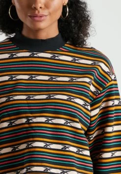 Reebok Classics Camping Stripe Sweatshirt 8 Reebok Classics Camping Stripe Sweatshirt -Fit Mode Shop 3 zoom desktop 261