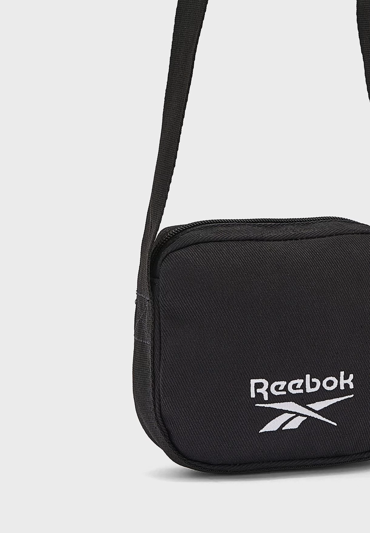 Reebok Classics Foundation Crossbody 5 Reebok Classics Foundation Crossbody - Image 3