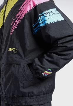 Reebok Smiley Jacket -Fit Mode Shop 3 zoom desktop 334