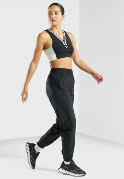 Reebok Classics Bralette Top 9 Reebok Classics Bralette Top -Fit Mode Shop 4 zoom desktop 126