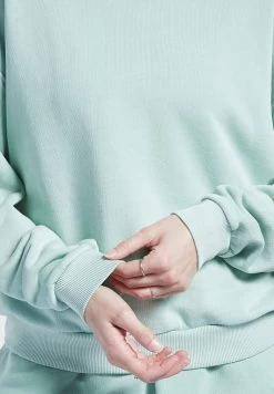 Reebok Classics Fitted Sweatshirt -Fit Mode Shop 4 zoom desktop 134