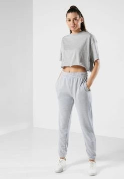 Reebok Meet You There Cropped Graphic T-Shirt -Fit Mode Shop 4 zoom desktop 230