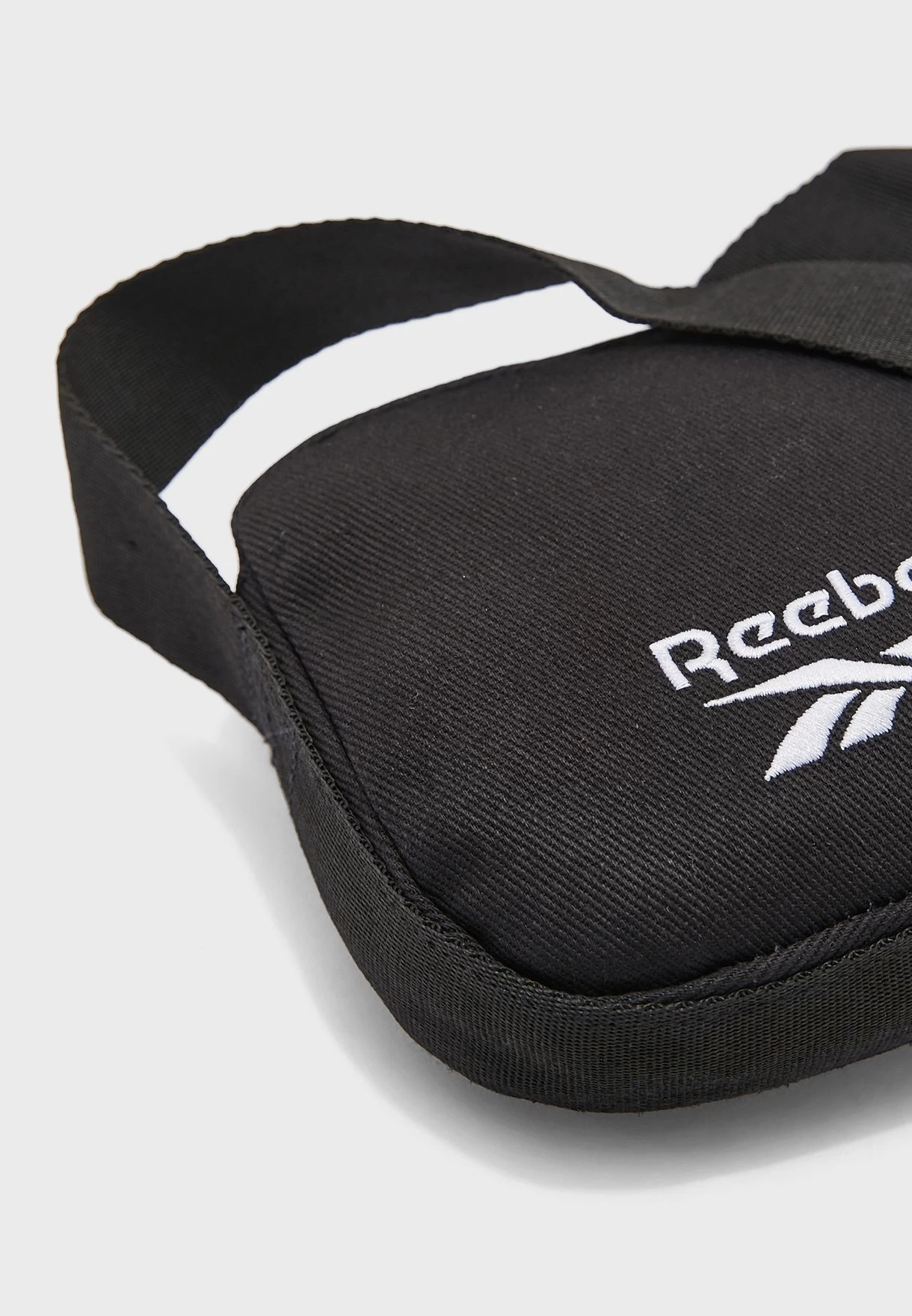 Reebok Classics Foundation Crossbody 6 Reebok Classics Foundation Crossbody - Image 4