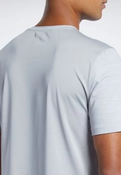 Reebok Graphic T-Shirt -Fit Mode Shop 4 zoom desktop 431