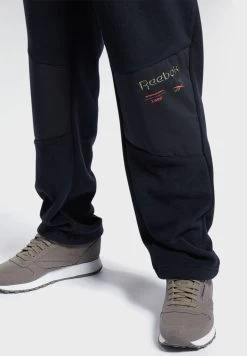 Reebok Classics Q1 Sweatpants 10 Reebok Classics Q1 Sweatpants -Fit Mode Shop 4 zoom desktop 442