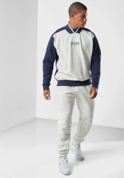 Reebok Classics Varsity Sweatshirt 9 Reebok Classics Varsity Sweatshirt -Fit Mode Shop 4 zoom desktop 484