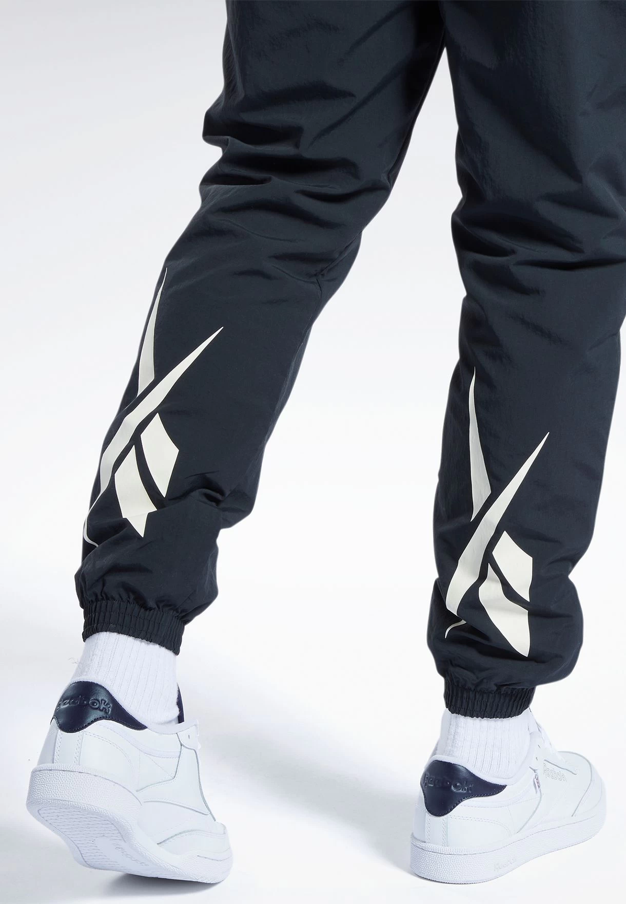 Reebok Classics Vector Sweatpants 6 Reebok Classics Vector Sweatpants - Image 4