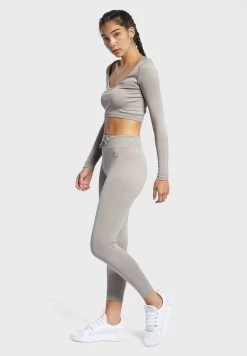 Reebok Classics Wardrobe T-Shirt -Fit Mode Shop 5 zoom desktop 14