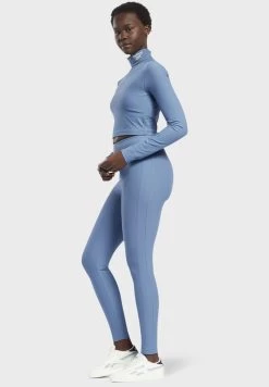 Reebok Classics Cozy Top -Fit Mode Shop 5 zoom desktop 154