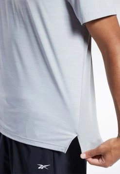 Reebok Graphic T-Shirt -Fit Mode Shop 5 zoom desktop 275