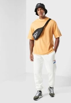 Reebok Classics T-Shirt -Fit Mode Shop 5 zoom desktop 312